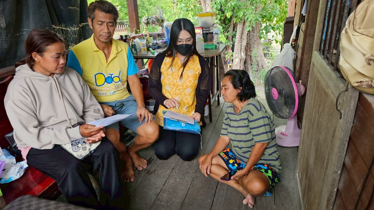 ✨พช. นครชัยศรี✨ลงพื้นที่ติดตามหนี้ค้างชำระกองทุนพัฒนาบทบาทสตรีตำบลสัมปทวน